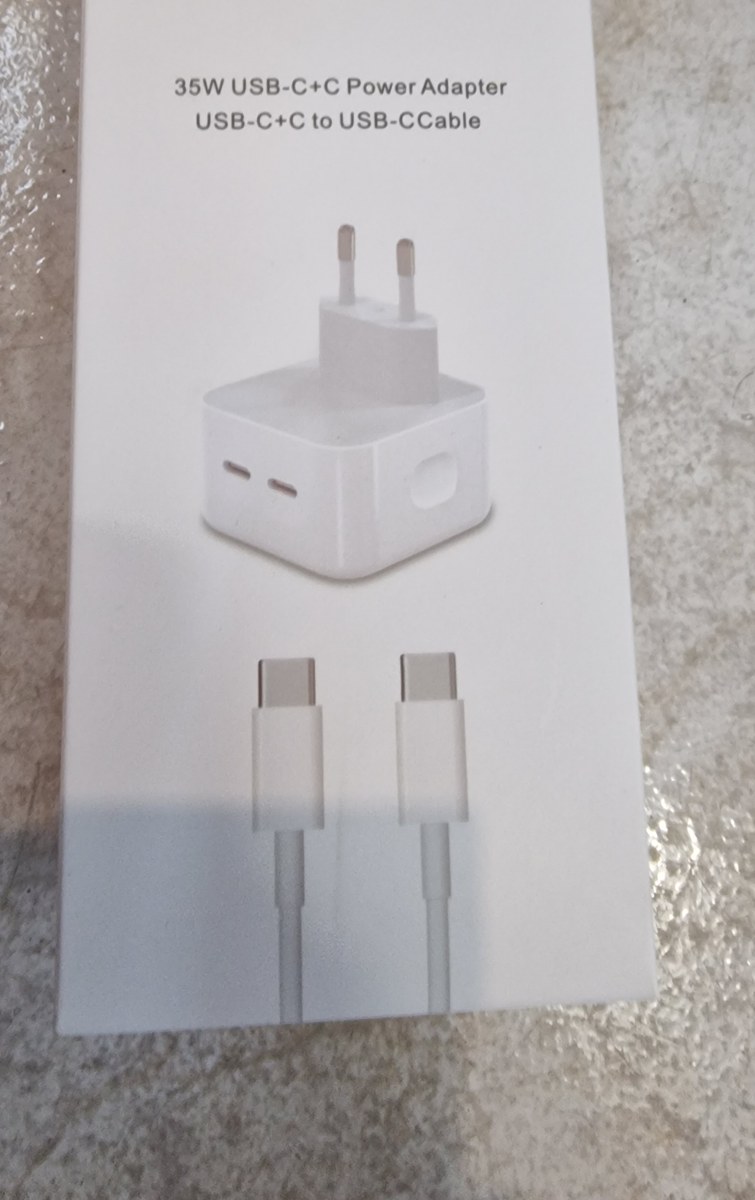 Carregador duplo USB-C 35W com cabo USB-C - embalagem frente Carregador duplo USB-C 35W com cabo USB-C - embalagem frente